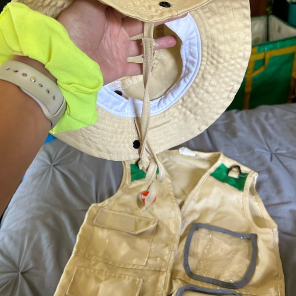 Beige Fishing Vest and Hat Set - Picture 3 of 3